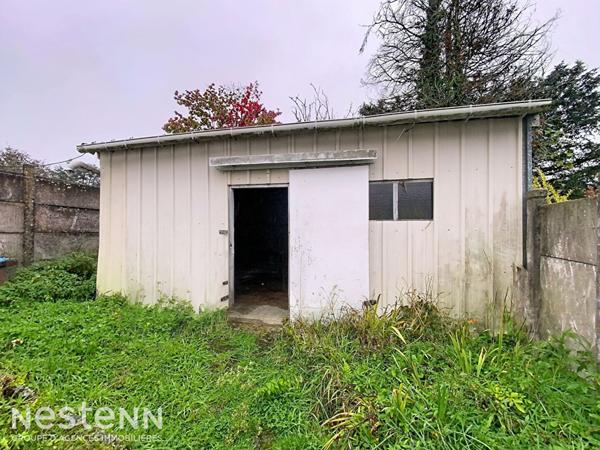 Maison de bourg des années 40 à rénover, 90m², 2 chambres et un bureau