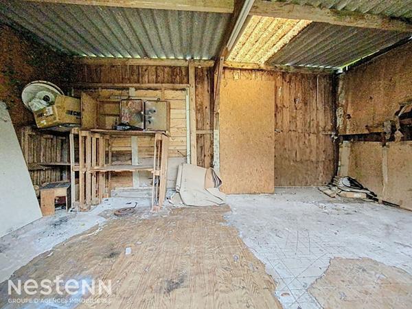 Maison de bourg des années 40 à rénover, 90m², 2 chambres et un bureau