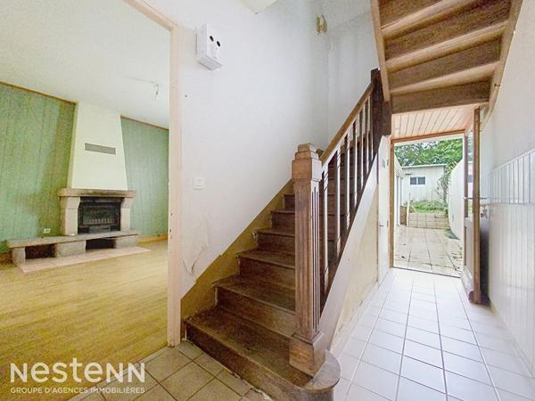 Maison de bourg des années 40 à rénover, 90m², 2 chambres et un bureau