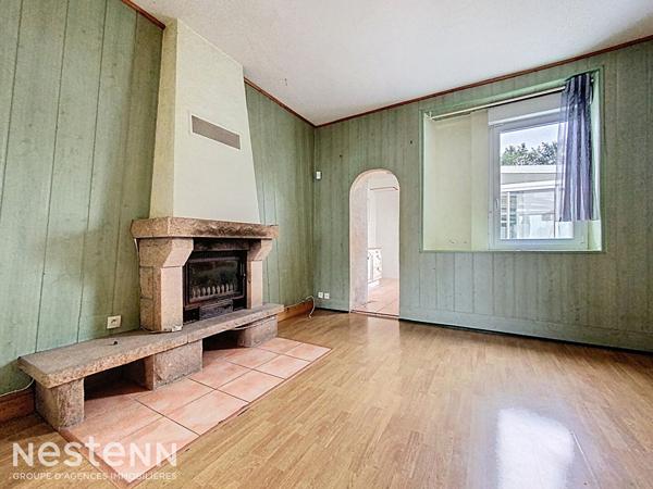 Maison de bourg des années 40 à rénover, 90m², 2 chambres et un bureau