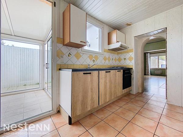 Maison de bourg des années 40 à rénover, 90m², 2 chambres et un bureau