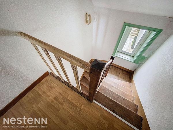 Maison de bourg des années 40 à rénover, 90m², 2 chambres et un bureau