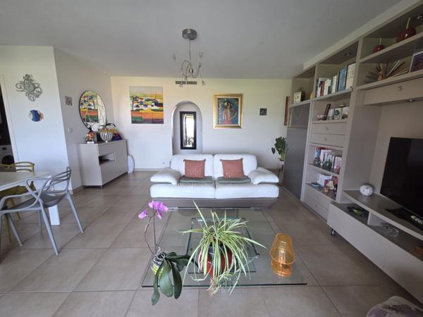 Propriano – T3 traversant de 73 m² avec terrasse vue mer PRIX EN FORTE BAISSE Propriano (20110)