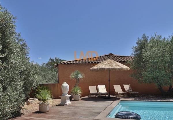 Saint Maximin: maison T5 + studio + dépendance