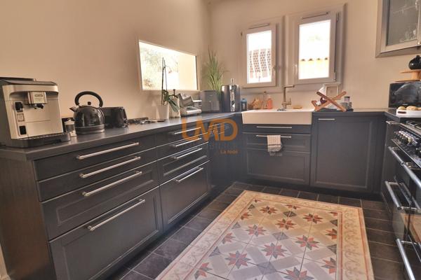 Saint Maximin: maison T5 + studio + dépendance