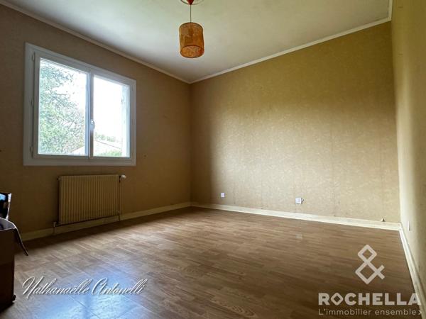 MAISON SUR SOUS-SOL AVEC PISCINE ET JARDIN ARBORÉ