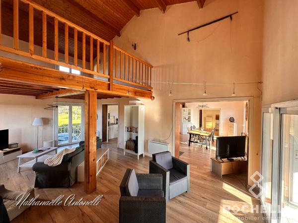 MAISON SUR SOUS-SOL AVEC PISCINE ET JARDIN ARBORÉ