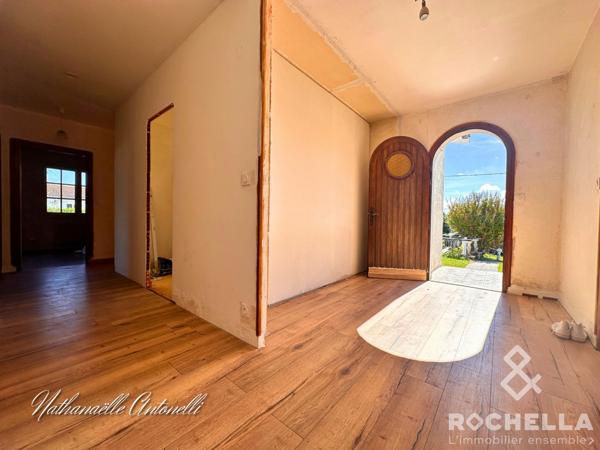 MAISON SUR SOUS-SOL AVEC PISCINE ET JARDIN ARBORÉ