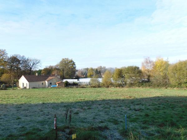 87920 CONDAT-SUR-VIENNE - Terrain constructible de 2391 m²