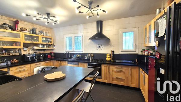 Maison 7 pièces de 226 m² à Lédenon (30210)