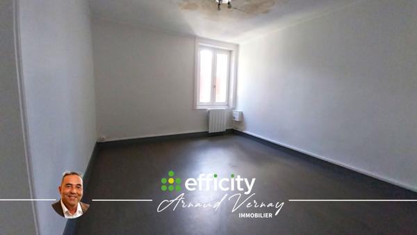 Immeuble
        
        - 240 m² Exclusivité 220 000 € *
