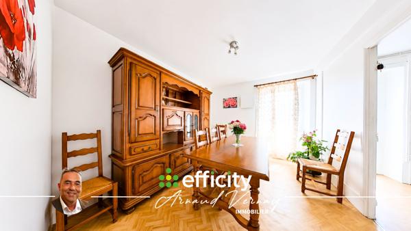 Immeuble
        
        - 240 m² Exclusivité 220 000 € *