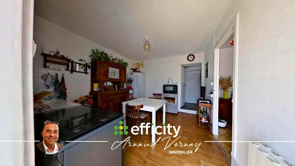 Immeuble
        
        - 240 m² Exclusivité 220 000 € *