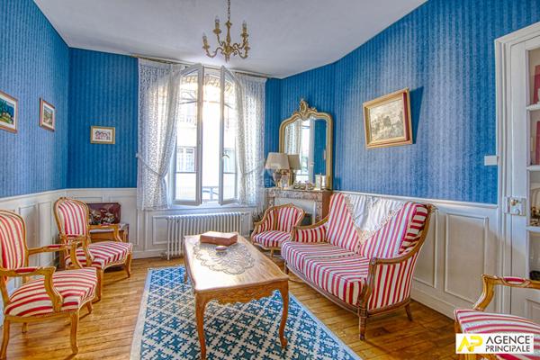 Versailles Montreuil St-Symphorien - Maison 9 pièces de 182 m² habitables et 265 m² au sol sur parcelle d'environ 440 m². €1 790 000 ** - Référence 25349