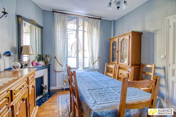 Versailles Montreuil St-Symphorien - Maison 9 pièces de 182 m² habitables et 265 m² au sol sur parcelle d'environ 440 m². €1 790 000 ** - Référence 25349