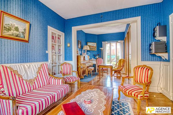 Versailles Montreuil St-Symphorien - Maison 9 pièces de 182 m² habitables et 265 m² au sol sur parcelle d'environ 440 m². €1 790 000 ** - Référence 25349