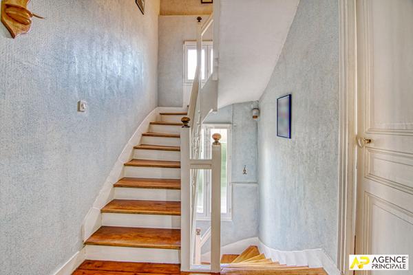 Versailles Montreuil St-Symphorien - Maison 9 pièces de 182 m² habitables et 265 m² au sol sur parcelle d'environ 440 m². €1 790 000 ** - Référence 25349