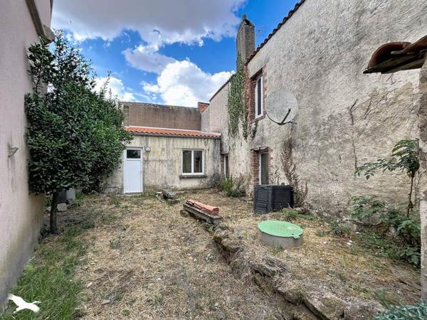 Maison à vendre 143 640 € La Chaize-le-Vicomte 4 p 107 m² DPE F