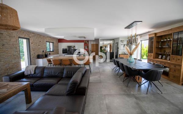 Maison à vendre    8 pièces • 263,74 m2 Condat-sur-Vienne