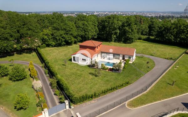 Maison à vendre    8 pièces • 263,74 m2 Condat-sur-Vienne