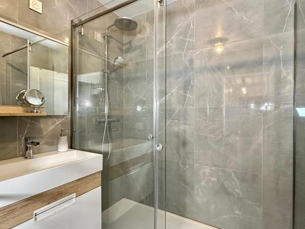 Coeur de ville - 3 pièces de 62m2 refait à neuf - loggia et parking