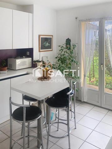 Maison familiale avec double garage et jardin au calme