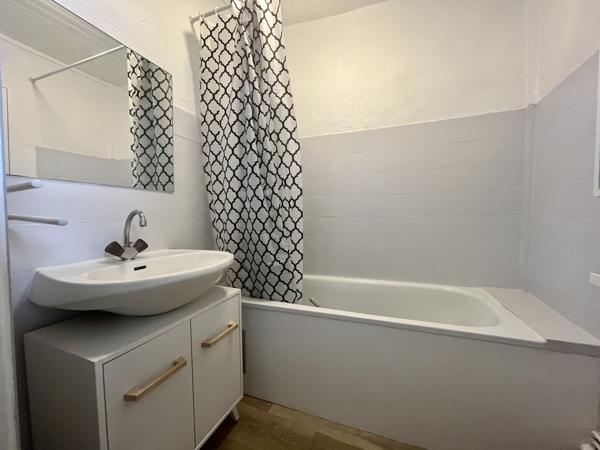 A LOUER Appartement Beaumont 1 pièce 30 m2 - Beaumont