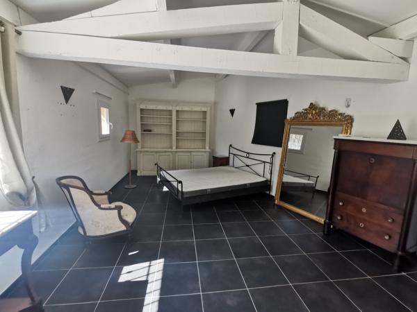 Propriete
                                                                                                                                                                                                                                                                                                                        5 pièce(s)                                                                                                                                                                                                          4 chambre(s)                                                                                                                                                                                                          200  m²