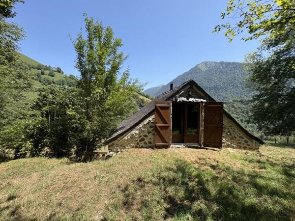 Grange - Vallee d'aspe - Réf.:205442 GRANGE A USAGE D'HABITATION - 1ha de terrain - BIEN RARE - EN EXCLUSIVITE-