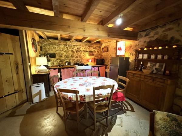 Grange - Vallee d'aspe - Réf.:205442 GRANGE A USAGE D'HABITATION - 1ha de terrain - BIEN RARE - EN EXCLUSIVITE-