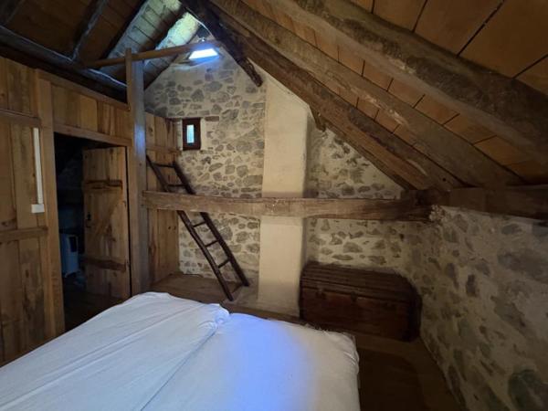 Grange - Vallee d'aspe - Réf.:205442 GRANGE A USAGE D'HABITATION - 1ha de terrain - BIEN RARE - EN EXCLUSIVITE-