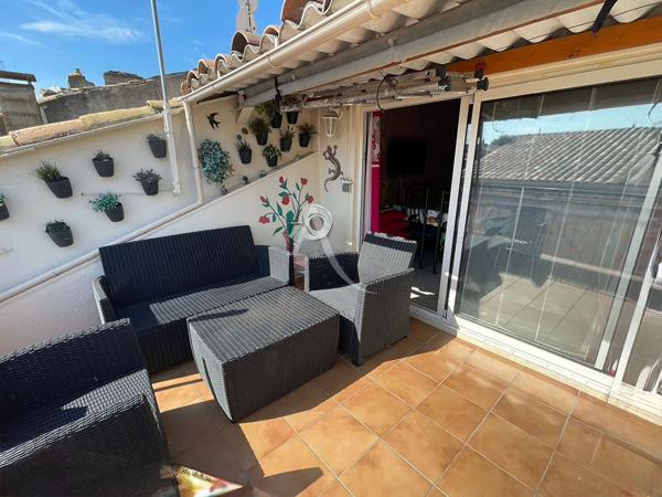 MAISON DE VILLAGE AVEC TOIT TERRASSE À VALENSOLE