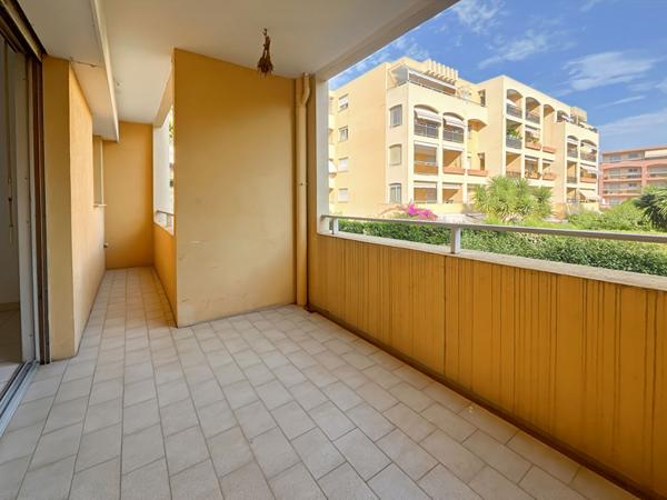 CAGNES SUR MER (Val Fleuri)  / 2 pièces de 36m² avec terrasse, pkg et cave.