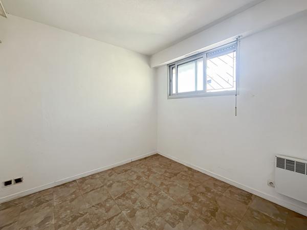 CAGNES SUR MER (Val Fleuri)  / 2 pièces de 36m² avec terrasse, pkg et cave.