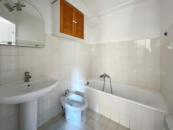 CAGNES SUR MER (Val Fleuri)  / 2 pièces de 36m² avec terrasse, pkg et cave.