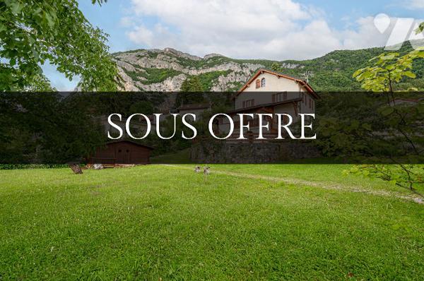 Maison familiale de 143 m² avec grand jardin arboré, dépendances et vue dégagée