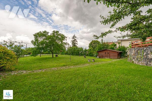 Maison familiale de 143 m² avec grand jardin arboré, dépendances et vue dégagée