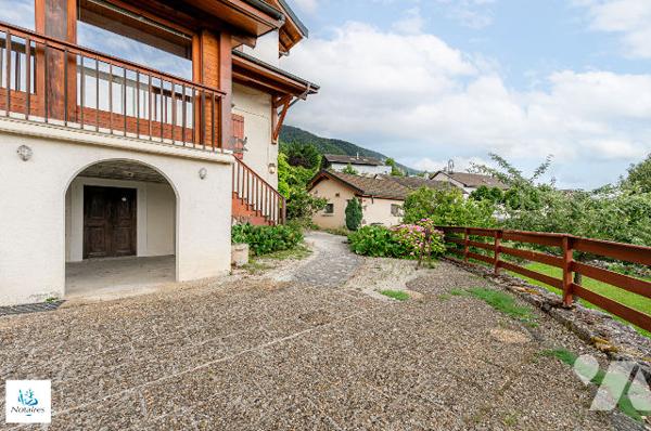 Maison familiale de 143 m² avec grand jardin arboré, dépendances et vue dégagée