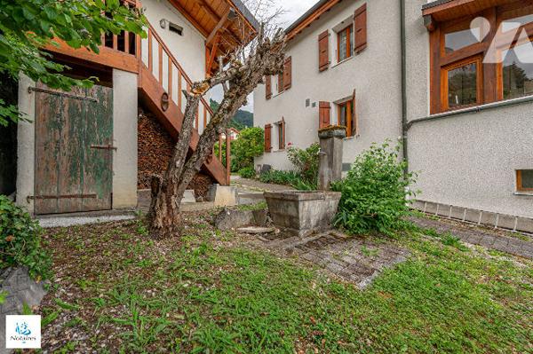 Maison familiale de 143 m² avec grand jardin arboré, dépendances et vue dégagée
