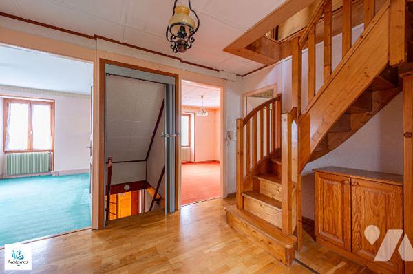 Maison familiale de 143 m² avec grand jardin arboré, dépendances et vue dégagée