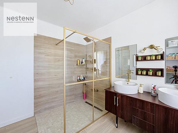 Miramas  Superbe maison rénovée de 154 m² avec fort potentiel et grand garage