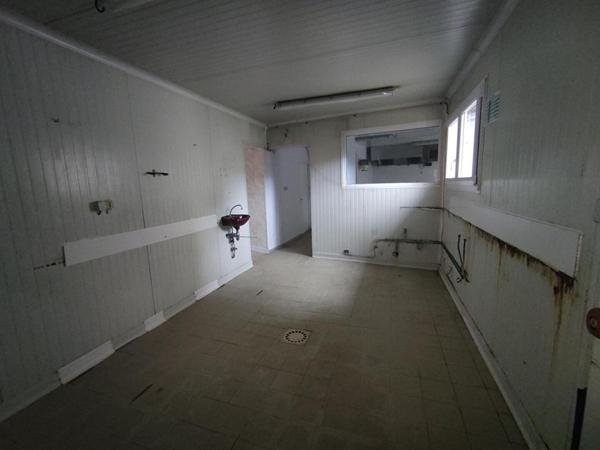 local commercial + habitation