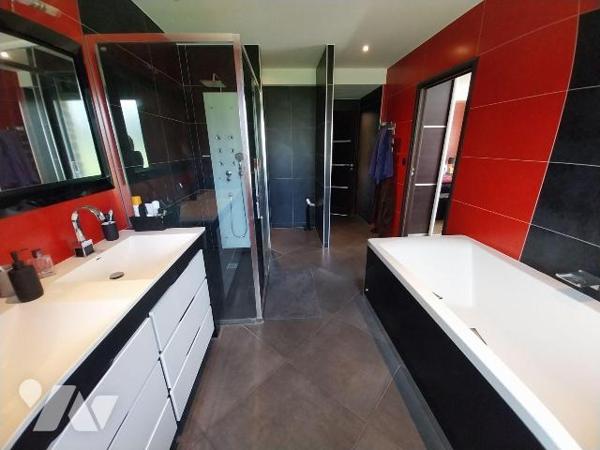 Propriété familiale à vendre à Val-d'Izé (35450) en Ille-et-Vilaine (35)

A 5 minutes du cent...