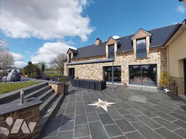 Propriété familiale à vendre à Val-d'Izé (35450) en Ille-et-Vilaine (35)

A 5 minutes du cent...