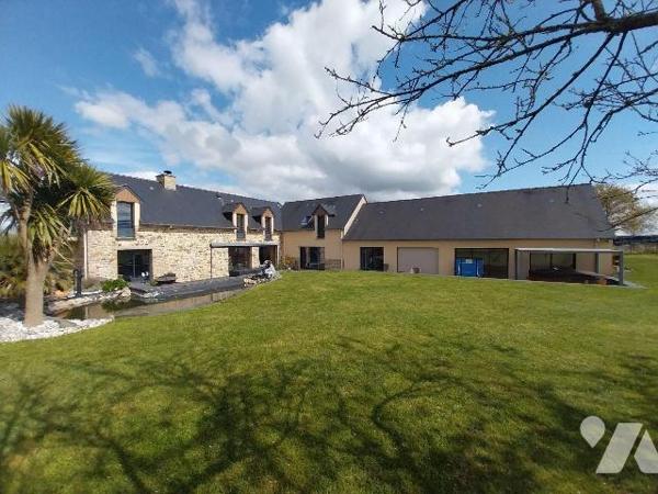 Propriété familiale à vendre à Val-d'Izé (35450) en Ille-et-Vilaine (35)

A 5 minutes du cent...