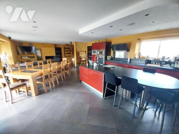 Propriété familiale à vendre à Val-d'Izé (35450) en Ille-et-Vilaine (35)

A 5 minutes du cent...