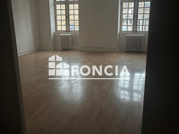 Location Appartement 5 pièces 134.77 m² - 43 PLACE DUCALE Charleville Mezieres 08000