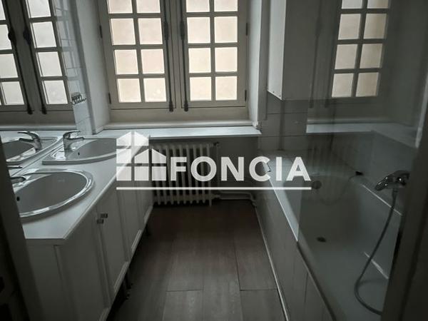 Location Appartement 5 pièces 134.77 m² - 43 PLACE DUCALE Charleville Mezieres 08000