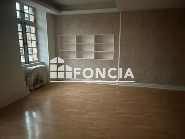 Location Appartement 5 pièces 134.77 m² - 43 PLACE DUCALE Charleville Mezieres 08000