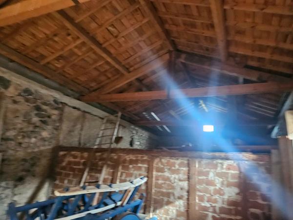 SOUS OFFRE EXCLUSIVITE ! Hameau de Retournac Ancien corps de ferme à rénover sur 1500 m2  de terrain
